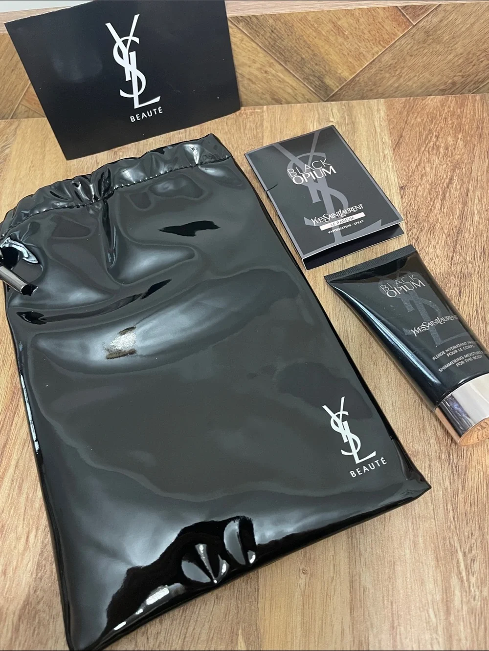 🎆 Yves Saint Laurent Black Patent Drawstring Pouch with Black Opium Set